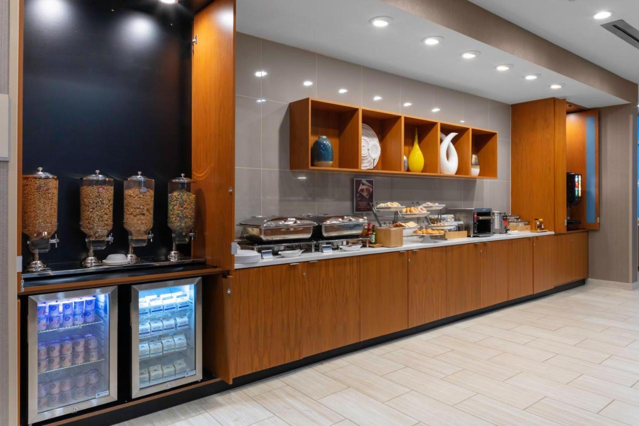 Springhill Suites Kansas City Airport Exterior foto